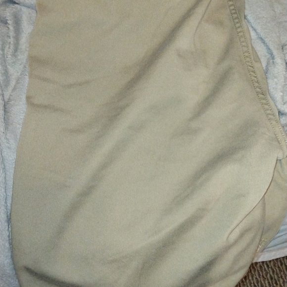 Billabong Men's Khaki Flat Front Shorts - Picture 2 of 6